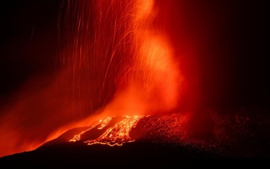 Vulkaan Etna barst opnieuw uit: vliegveld Catánia onbruikbaar