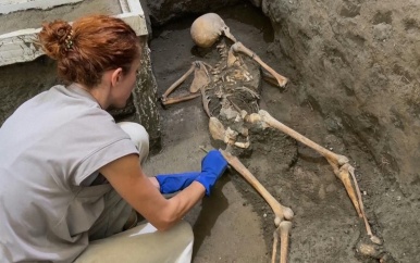 Archeologen graven skeletten op in ‘slaapkamer’ in Pompeï