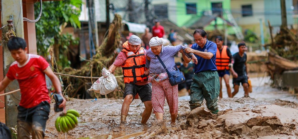 UPDATE: Landverschuivingen en overstromingen eisen tol in Vietnam: nu bijna 200 doden