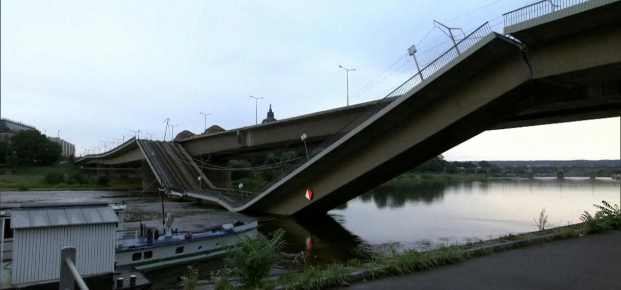 UPDATE: Deel van ingestorte brug in Dresden gecontroleerd opgeblazen