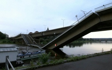 UPDATE: Deel van ingestorte brug in Dresden gecontroleerd opgeblazen