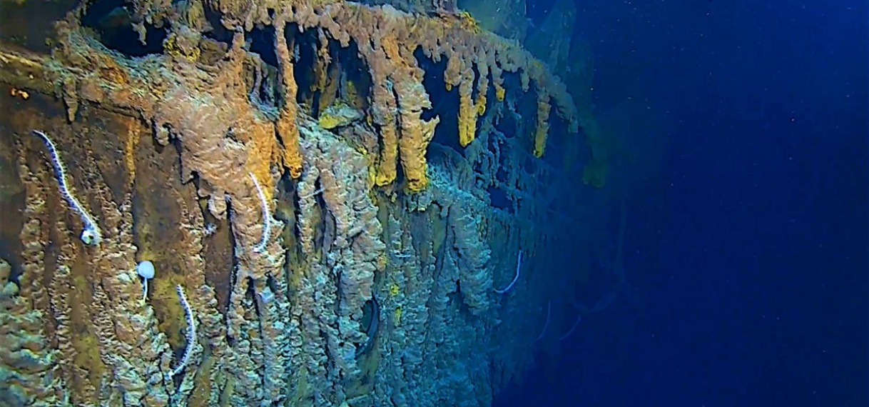 UPDATE: Nieuwe beelden tonen dat Titanic uit elkaar valt