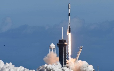 SpaceX lanceert raket voor eerste commerciële ruimtewandeling ooit