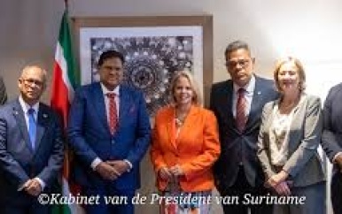 President Santokhi versterkt banden met Aruba en St. Maarten in bilaterale ontmoeting