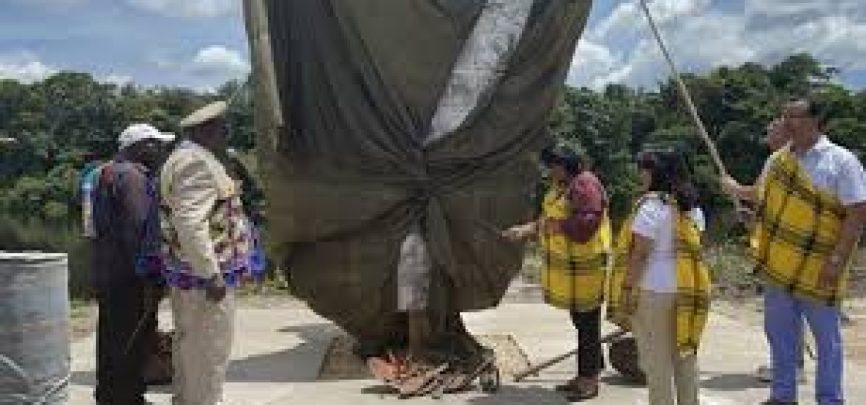 Onthulling Boekoe Monument in dorp Tamarin