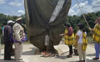 Onthulling Boekoe Monument in dorp Tamarin