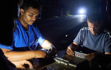 Tien miljoen Cubanen in het donker doordat elektriciteitscentrale het begeeft