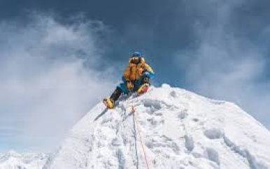 Achttienjarige Sherpa beklimt als jongste ooit alle bergen van 8 kilometer hoog