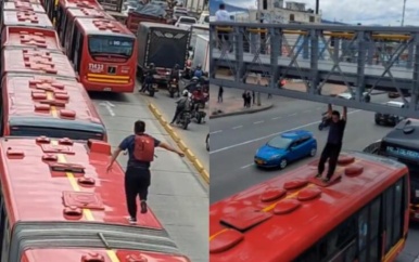 Man in Colombia imiteert videogame en springt van bus naar bus