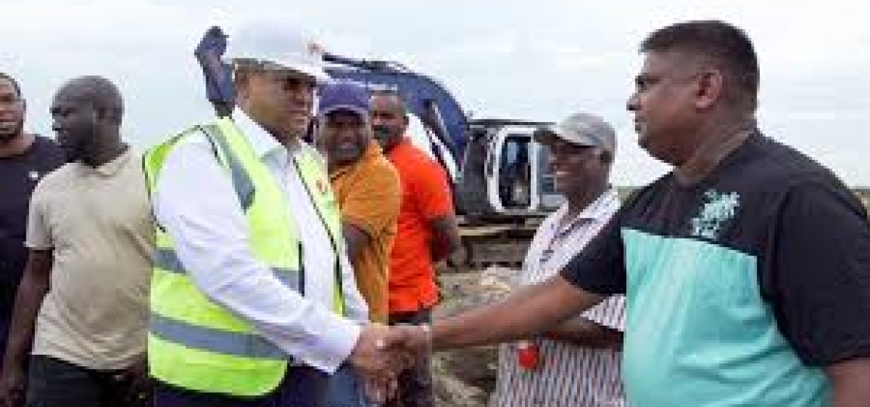 President geeft startsein voor projecten ter verbetering van de rijstsector in Nickerie