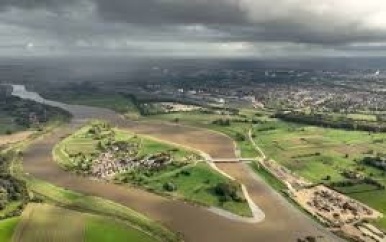 Gehucht in Limburg omringd door water vanwege uitlopers orkaan Kirk