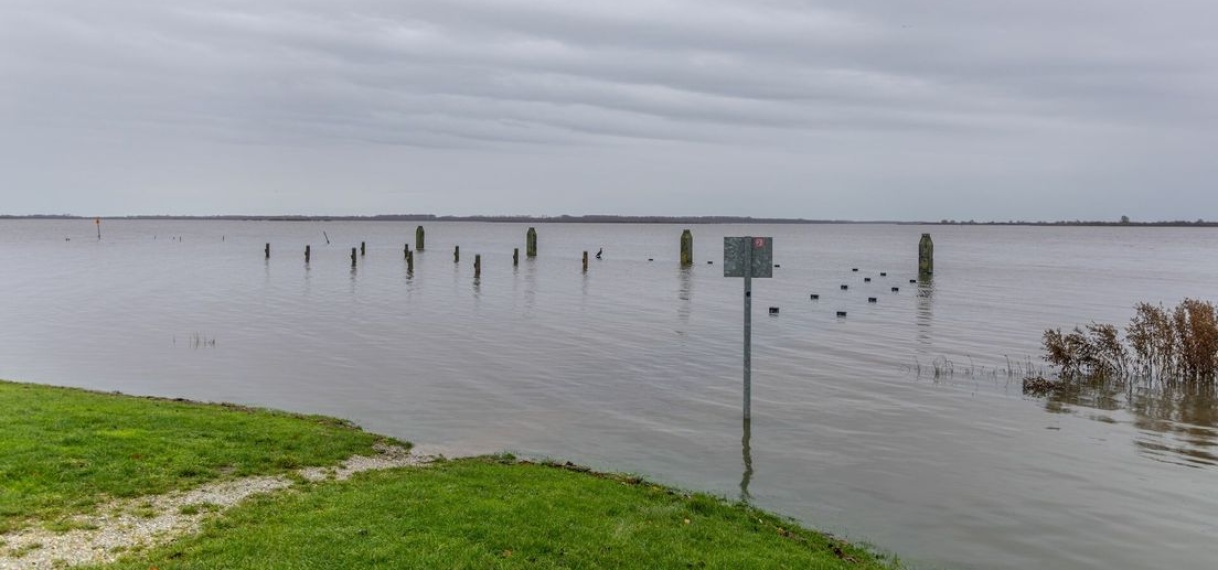 Hoog water Friesland door Storm Bert: ‘Beheersbaar, maar nog niet voorbij’