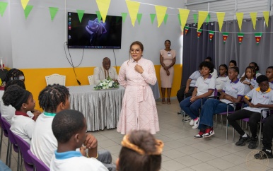 First Lady doet Me Time op Curaçao