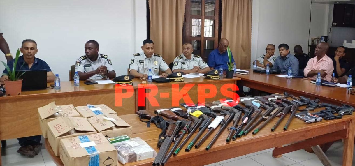 Het Korps Politie Suriname belegd persconferentie met betrekking tot resultaten veiligheidshandhaving en veiligheidsmaatregelen