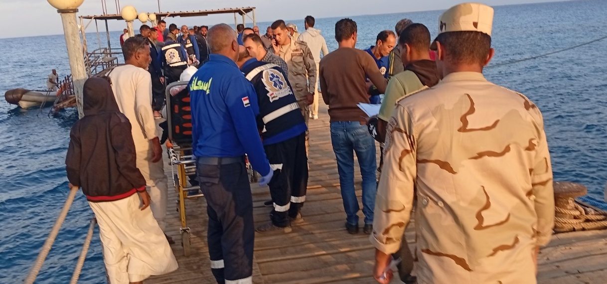Drie lichamen geborgen nadat een toeristenboot is gezonken bij Egyptische kust