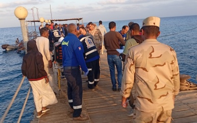Drie lichamen geborgen nadat een toeristenboot is gezonken bij Egyptische kust