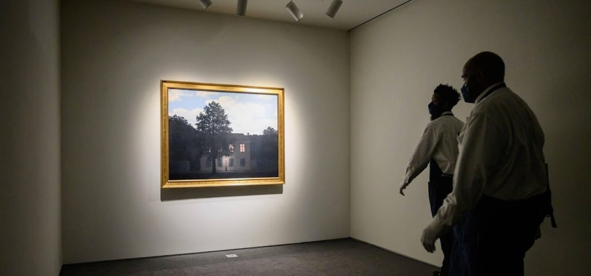 Schilderij Magritte verkocht als duurste surrealistische werk ooit: 121 miljoen dollar