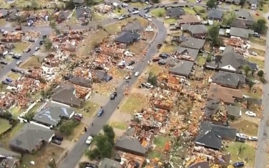 Luchtbeelden tonen enorme ravage na tornado’s in Oklahoma