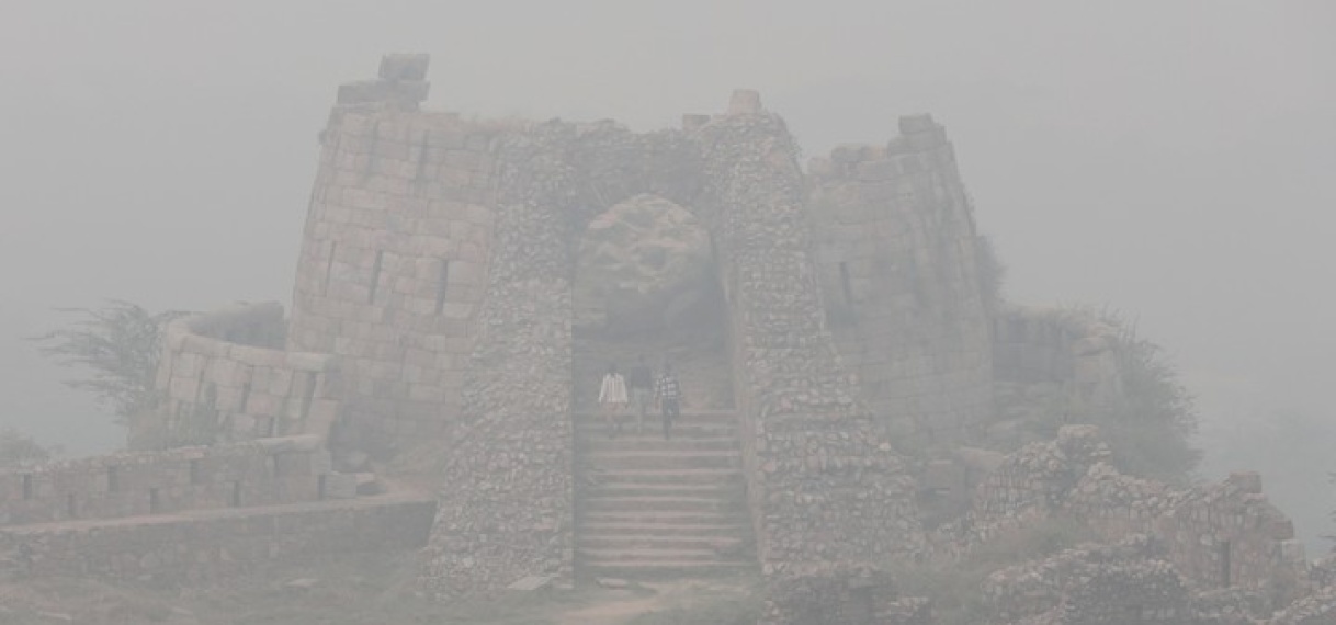 Scholen en kantoren in New Delhi sluiten hun deuren vanwege recordhoeveelheid smog