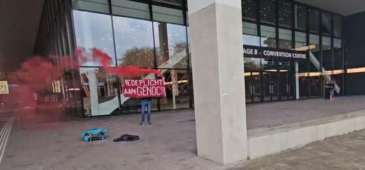 Politie verricht aanhoudingen bij Ahoy Rotterdam om bekladdingen wapenbeurs