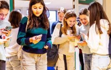 Impact van telefoons op kinderen steeds duidelijker: ‘2024 was een omslagpunt’
