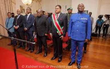 President Santokhi beëdigt minister en onderministers: “Politiek is heel vaak wat in nationaal belang goed is”