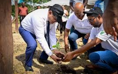 President Santokhi geeft startsein voor Farmer Field School