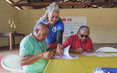 “Start bouw van zonne-energiecentrales brengt duurzame stroom naar 25 dorpen in Suriname”