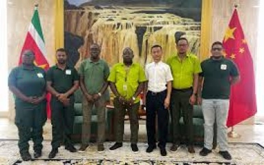 Beleefheidsbezoek aan Chinese ambassade voor samenwerking in houtsector