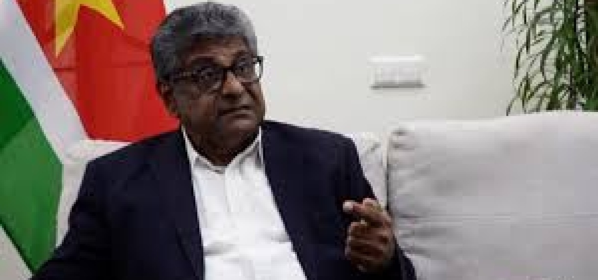 Suriname krimpt ambtenarenapparaat in en bespaart miljarden: Minister Raghoebarsing blikt terug op 2024