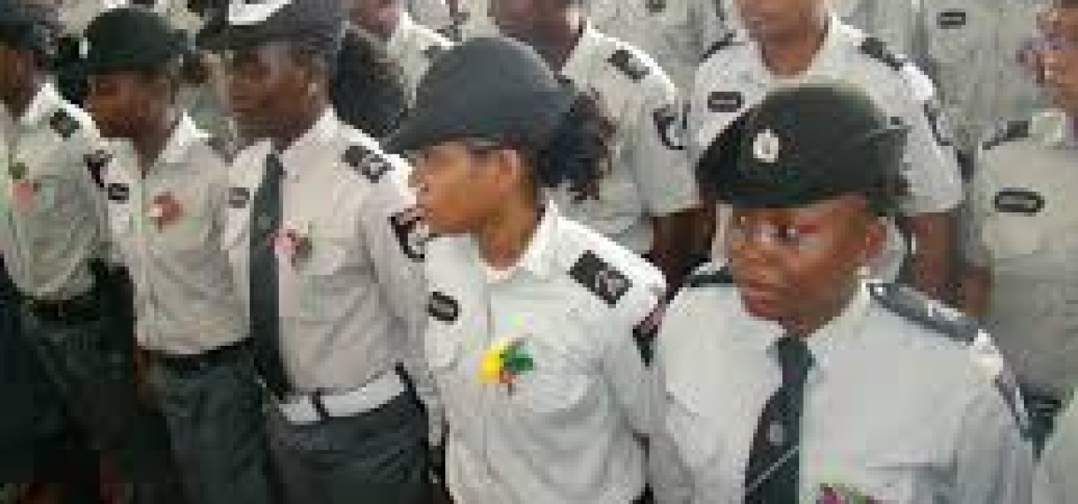 Korps Politie Suriname blikt terug op jaarafsluiting en bevorderingen
