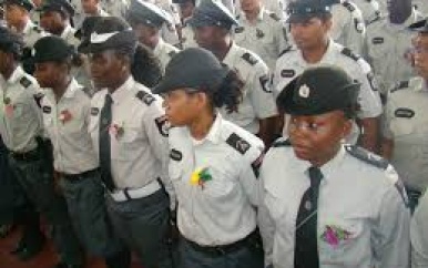 Korps Politie Suriname blikt terug op jaarafsluiting en bevorderingen