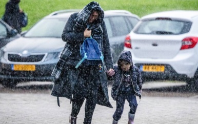 Vrijdagochtend code geel in noorden om zware windstoten, kans op tweelingstorm