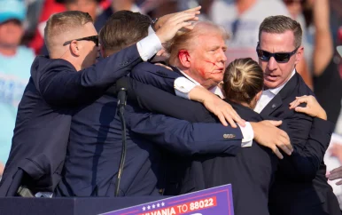 Trump zet lijfwacht die hem afschermde tijdens aanslag aan als hoofd Secret Service