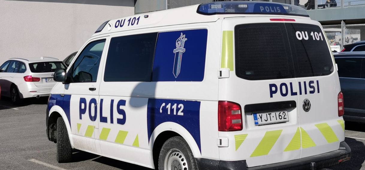Finse politie vindt ruim 100 verwaarloosde honden in busje, tientallen ingeslapen