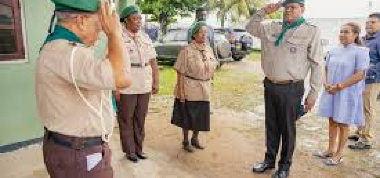 President Santokhi en Boy Scouts luiden 2025 in met Opo Yari-evenement