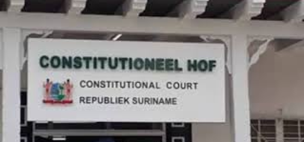 Bee: Constitutioneel hof moet geevalueerd worden