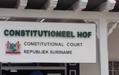 Bee: Constitutioneel hof moet geevalueerd worden