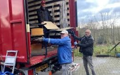 ‘Vrienden van Suriname’ stuurt eerste container van het jaar met hulpgoederen