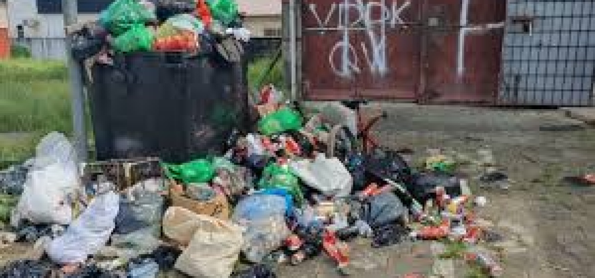 SRD 10.000 boete voor illegaal vuildumpen op bermen
