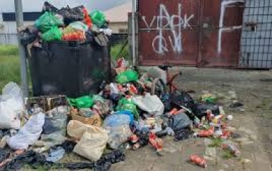 SRD 10.000 boete voor illegaal vuildumpen op bermen