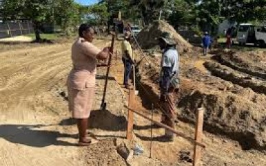 Bouwwerkzaamheden ‘Waka Pasi’ Coronie al maanden gestopt