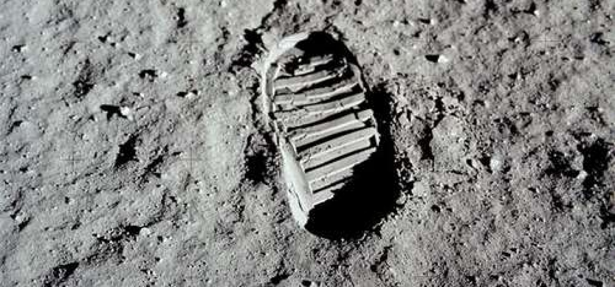 Historische voetafdruk van Neil Armstrong op de maan loopt gevaar door toerisme
