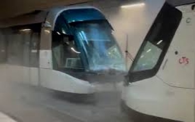 Reizigers filmen paniek na botsing trams in Straatsburg