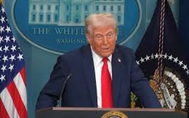 Trump geeft opmerkelijke speech over diversiteitsbeleid na vliegtuigcrash