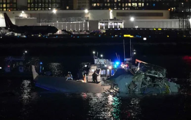 UPDATE: Oorzaak vliegtuigcrash Washington nog niet bekend, bergingsactie duurt voort