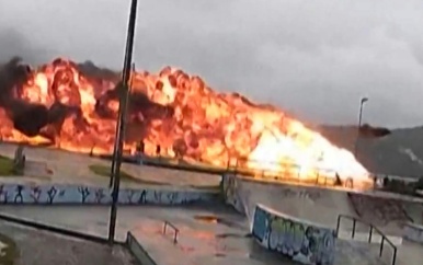 Braziliaans vliegtuigje schiet van landingsbaan en explodeert