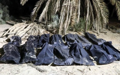 Tientallen lichamen van migranten gevonden bij onderzoek mensenhandel in Libië