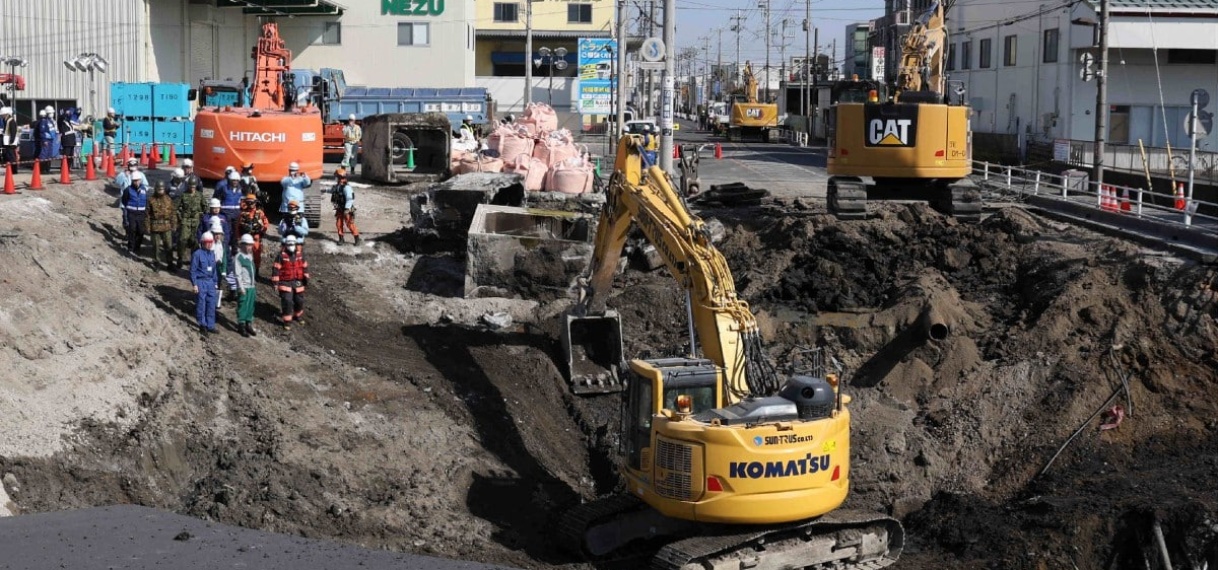 Evacuaties en oproep tot waterbesparing in Japan vanwege groeiend zinkgat