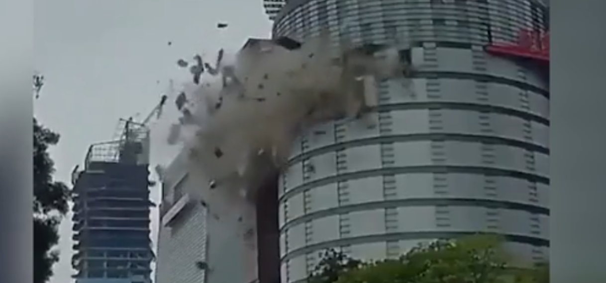 Brokstukken vliegen rond bij explosie in Taiwanees warenhuis